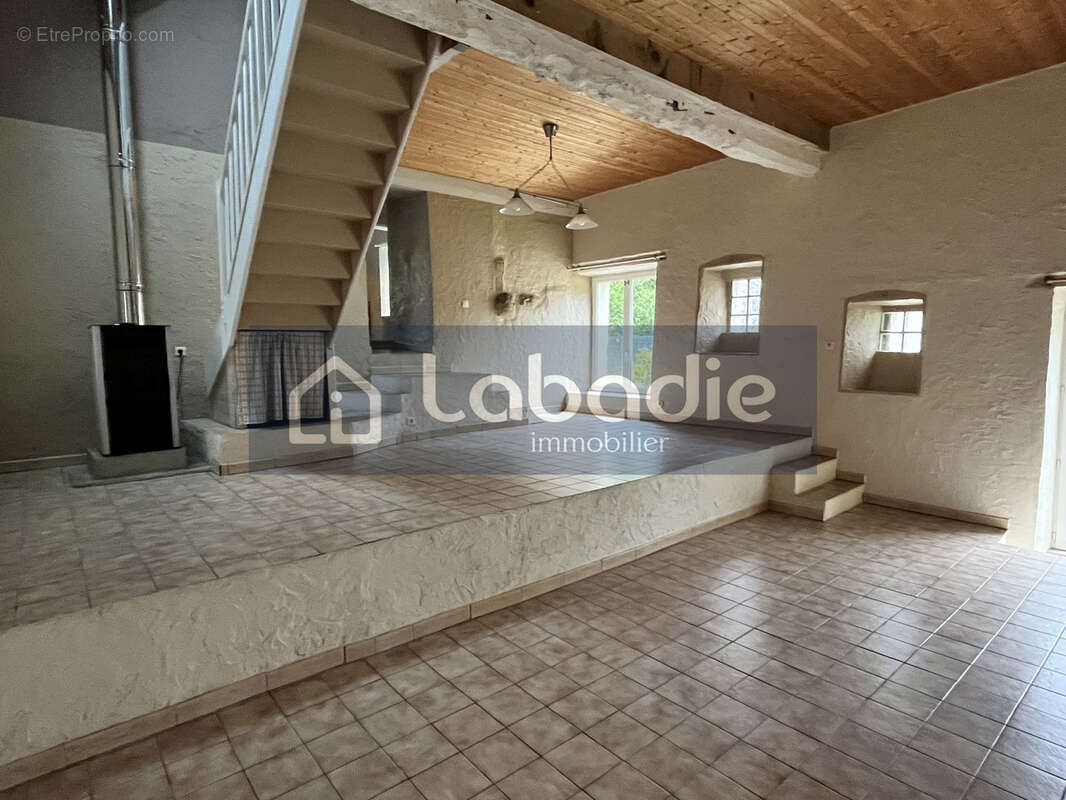 Maison à CONDE-SUR-NOIREAU