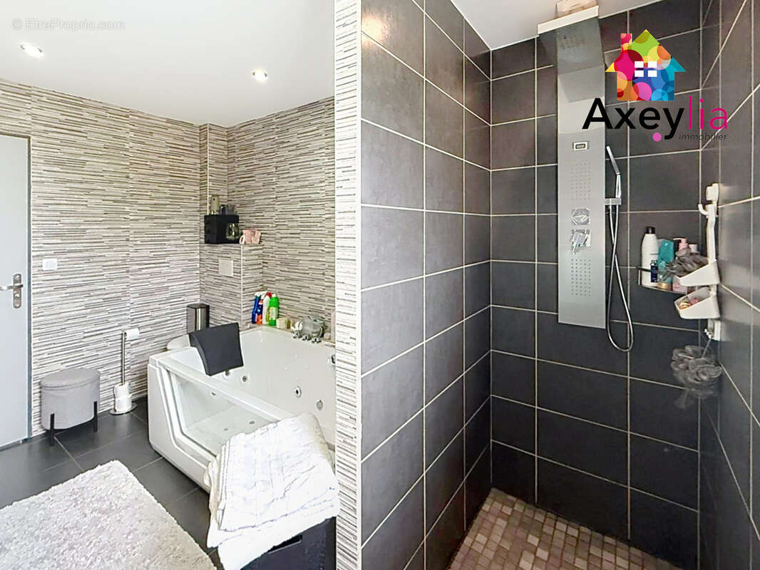 Maison à VENDENESSE-SUR-ARROUX