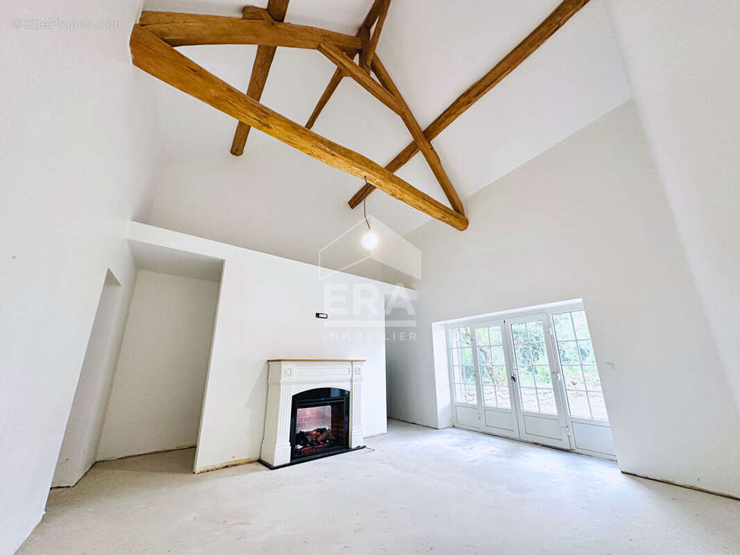 Maison à LA MADELEINE-SUR-LOING