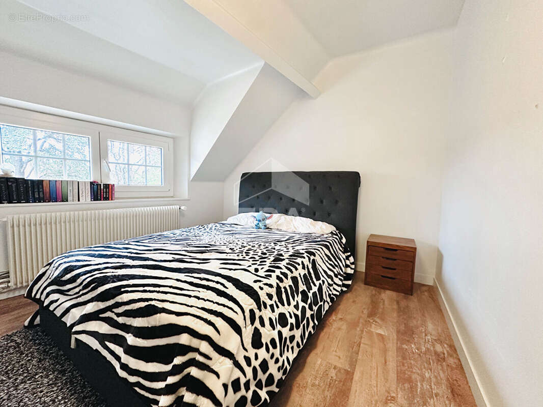 Maison à LA MADELEINE-SUR-LOING