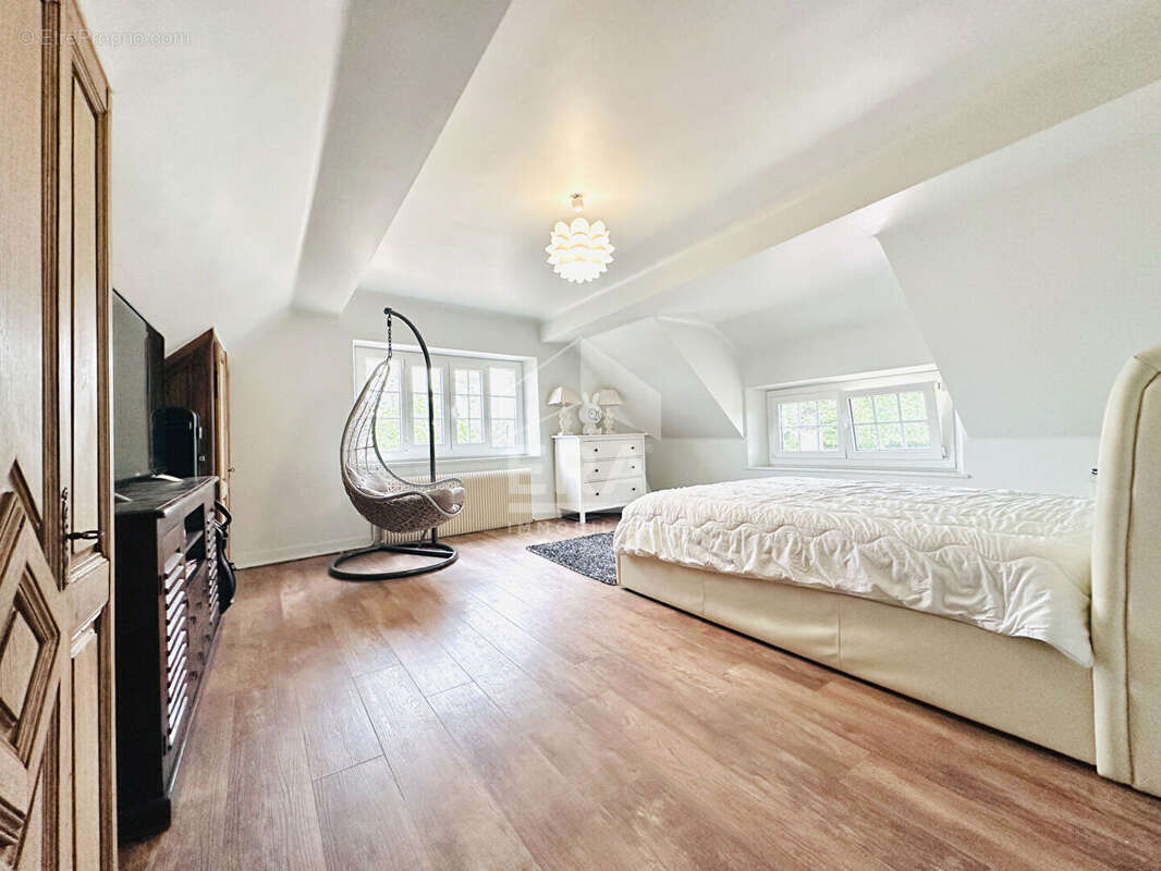 Maison à LA MADELEINE-SUR-LOING