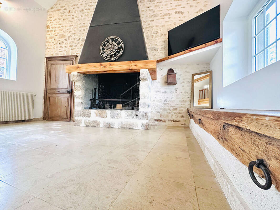 Maison à LA MADELEINE-SUR-LOING