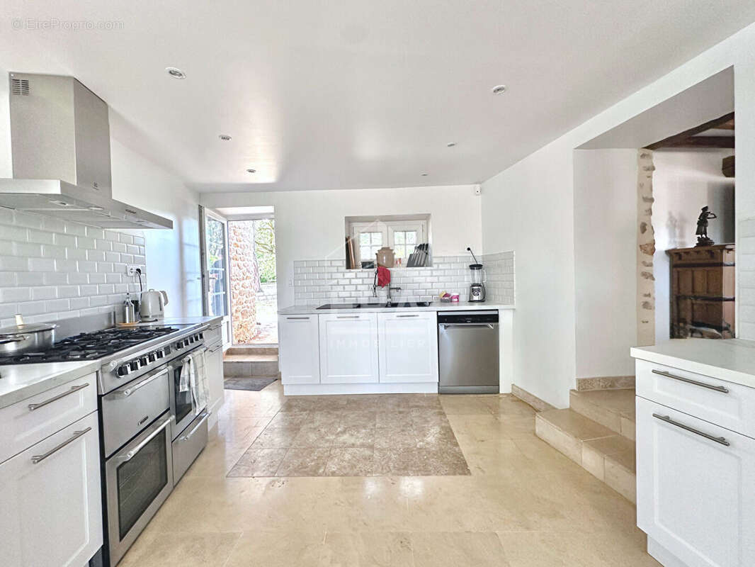 Maison à LA MADELEINE-SUR-LOING