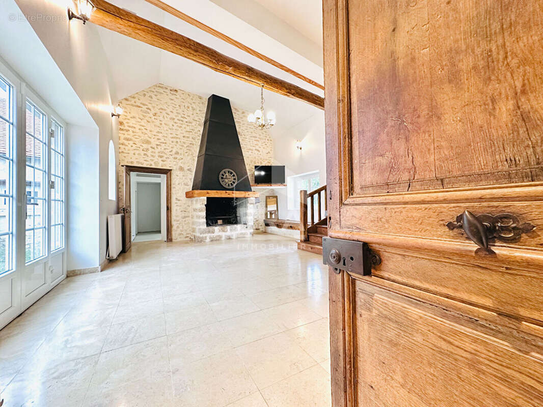 Maison à LA MADELEINE-SUR-LOING