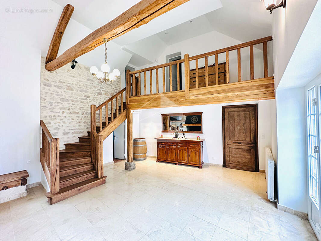 Maison à LA MADELEINE-SUR-LOING