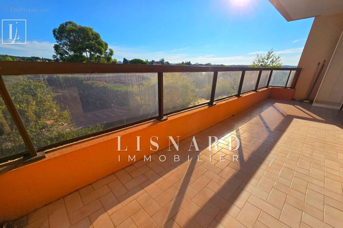 Appartement à VALLAURIS