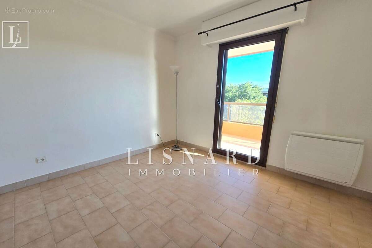 Appartement à VALLAURIS