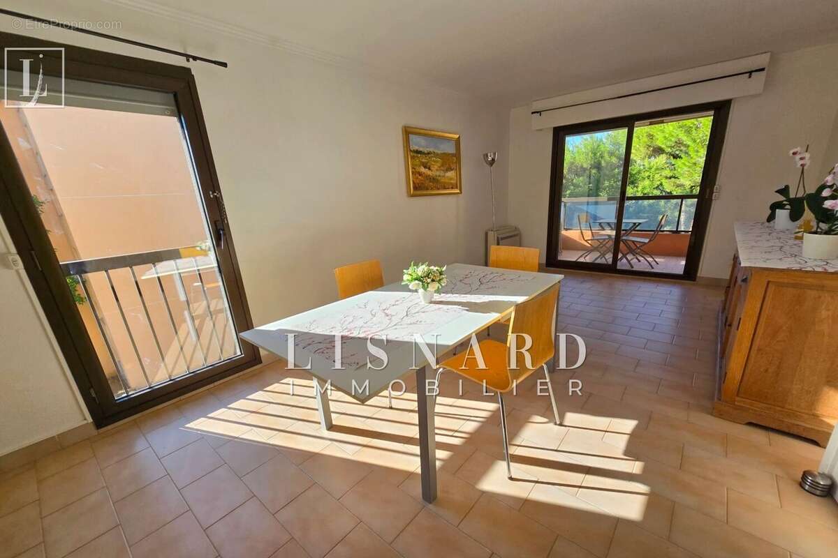 Appartement à VALLAURIS