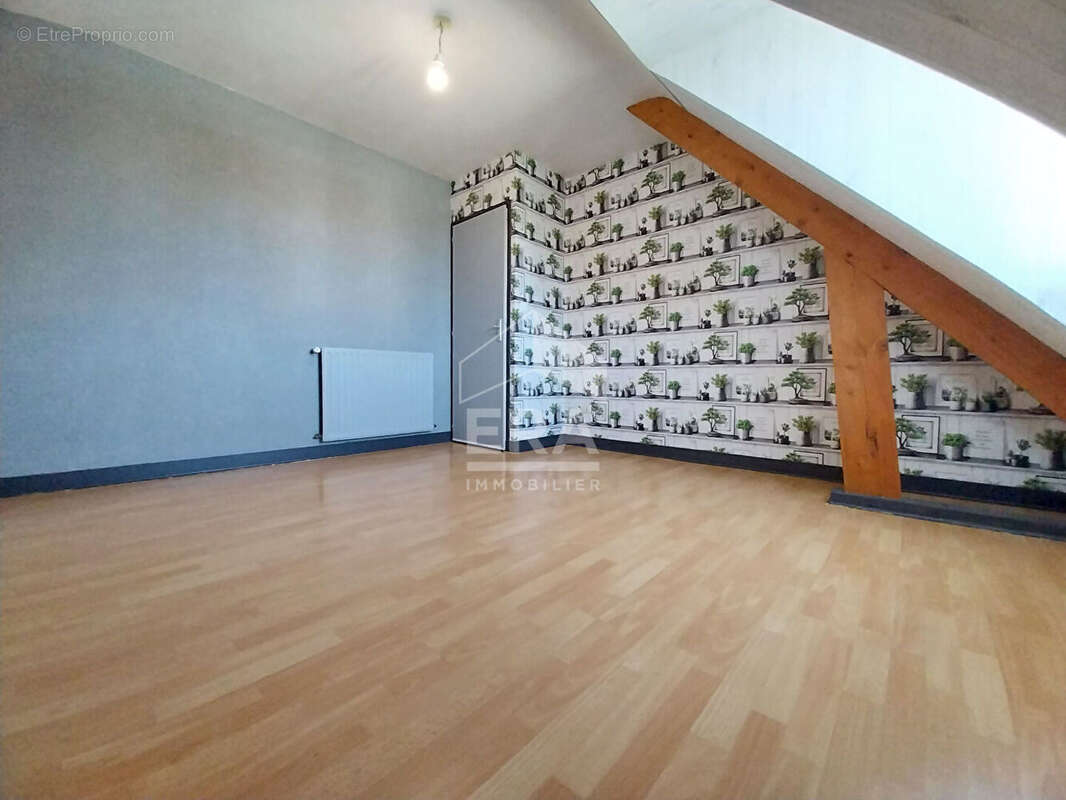 Maison à SAINT-SULPICE-DE-POMMERAY