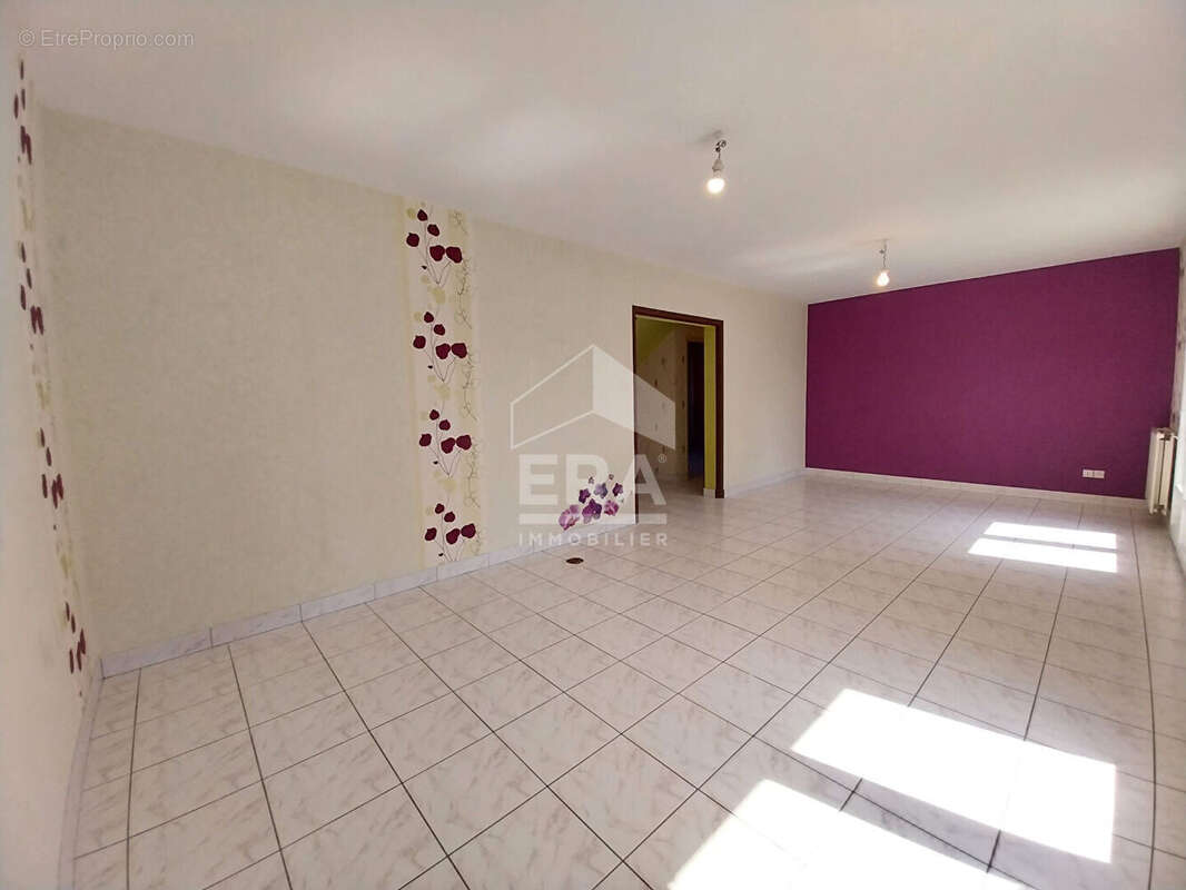 Maison à SAINT-SULPICE-DE-POMMERAY