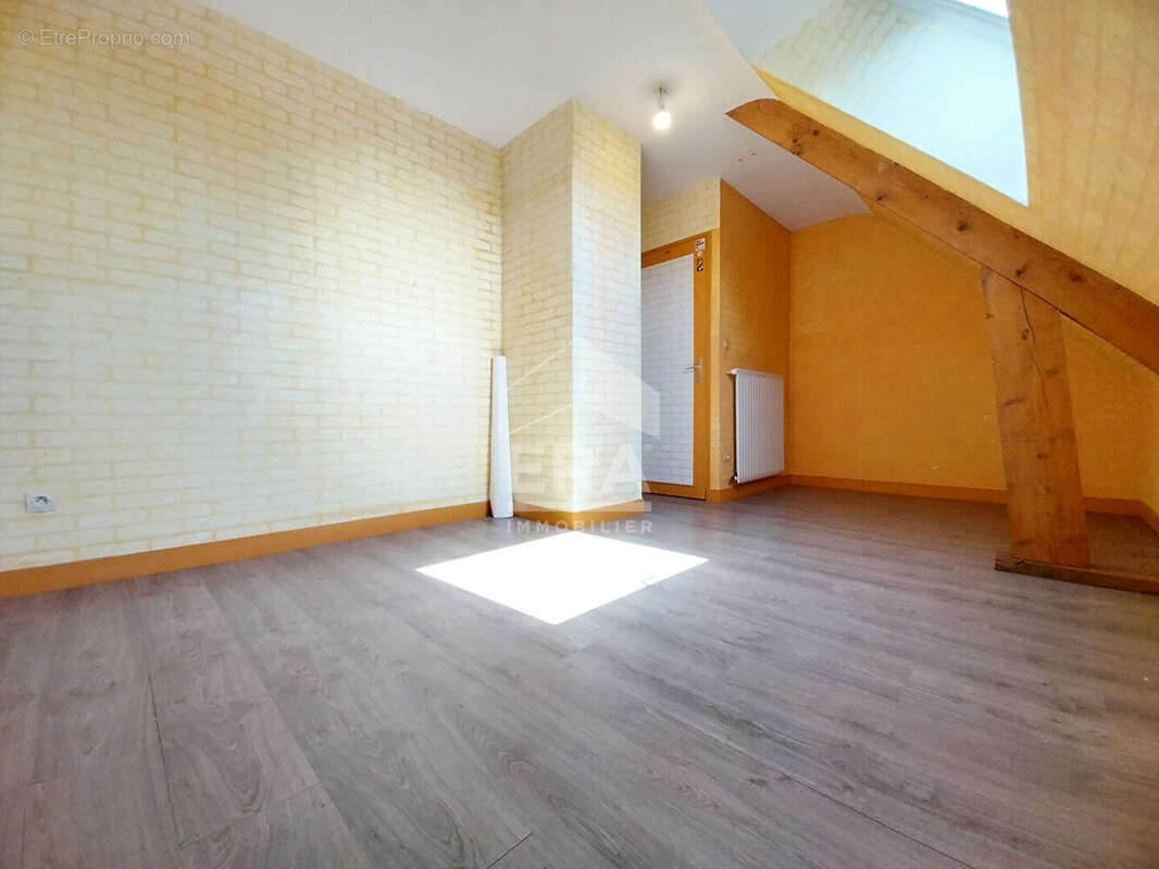 Maison à SAINT-SULPICE-DE-POMMERAY