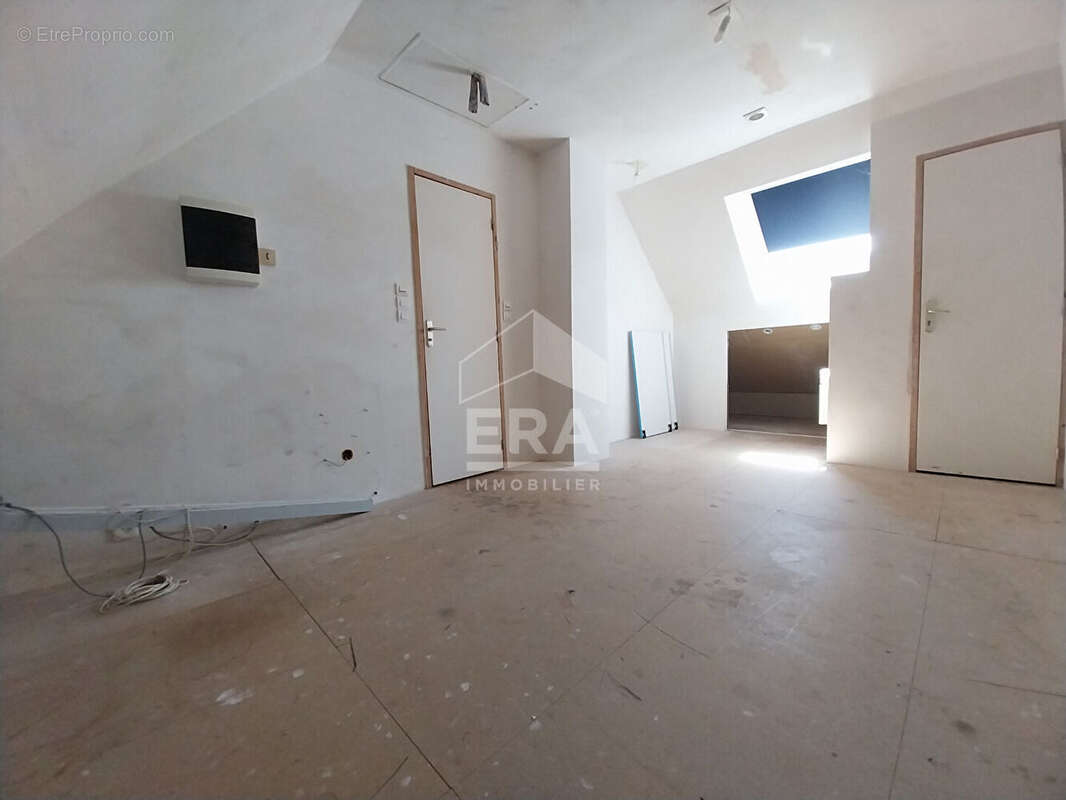 Maison à SAINT-SULPICE-DE-POMMERAY