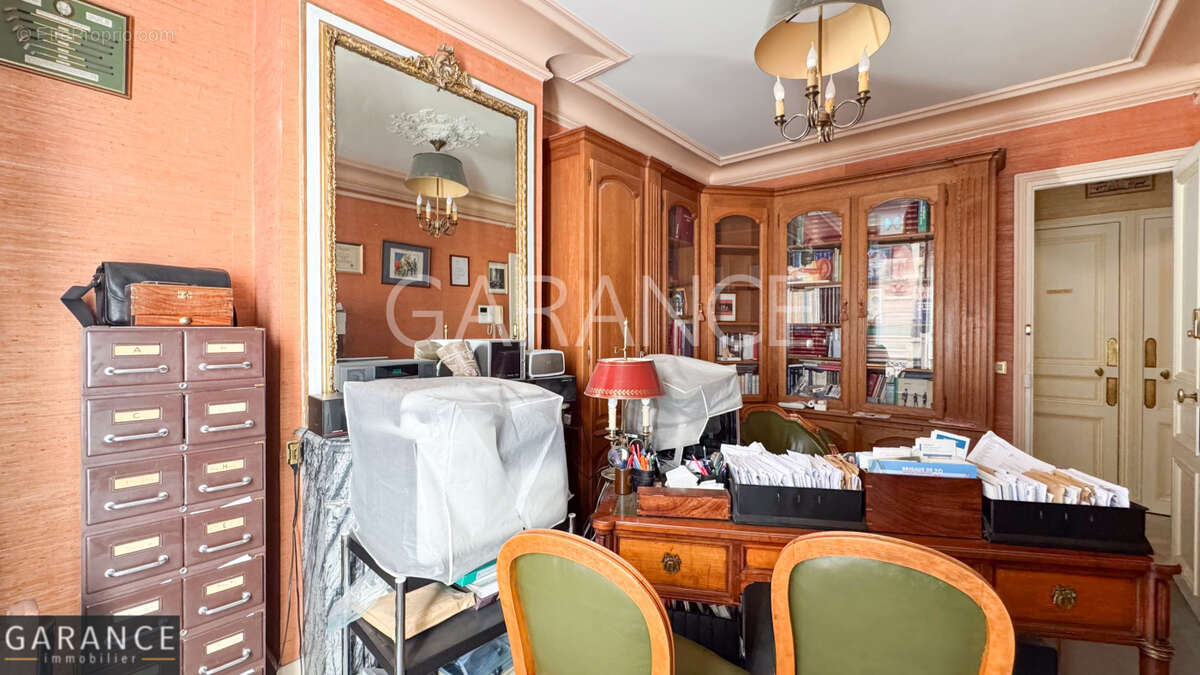 Appartement à PARIS-14E