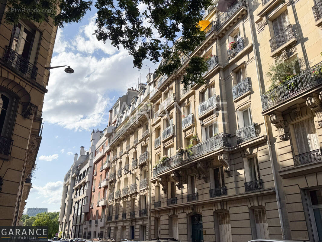 Appartement à PARIS-14E