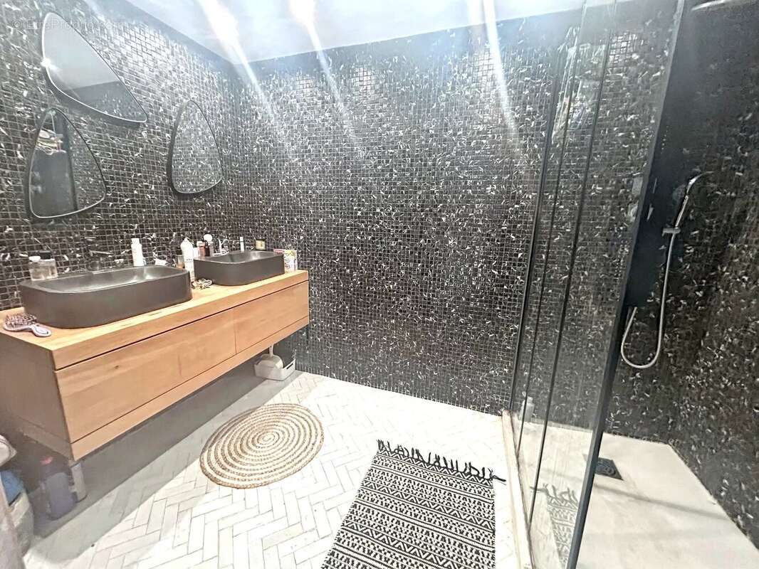 Appartement à MARSEILLE-7E