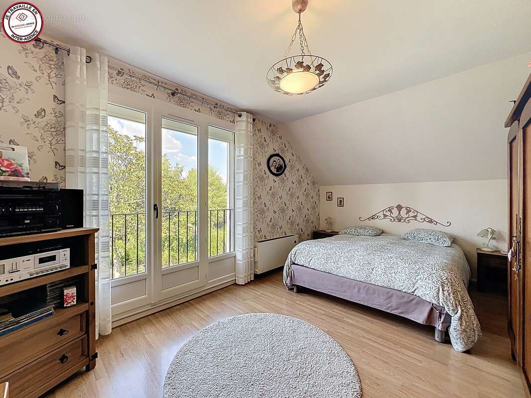 Maison à COMBS-LA-VILLE