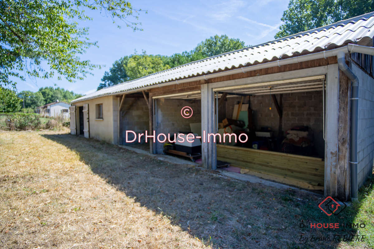 Terrain à SAINT-GERMAIN-DU-SALEMBRE