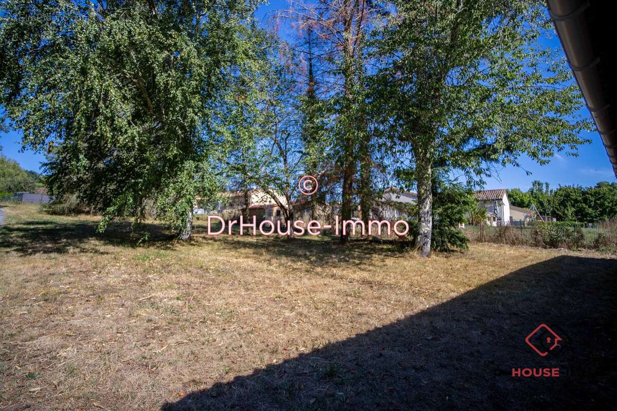 Terrain à SAINT-GERMAIN-DU-SALEMBRE