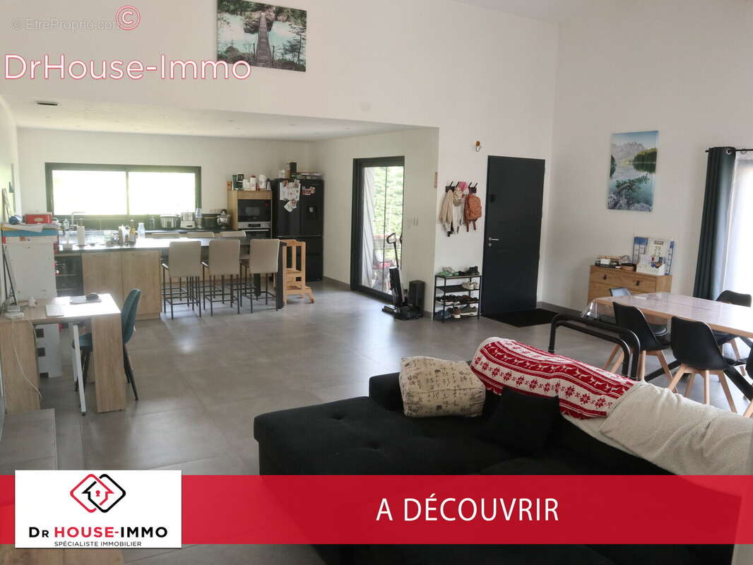 Maison à MONTELEGER