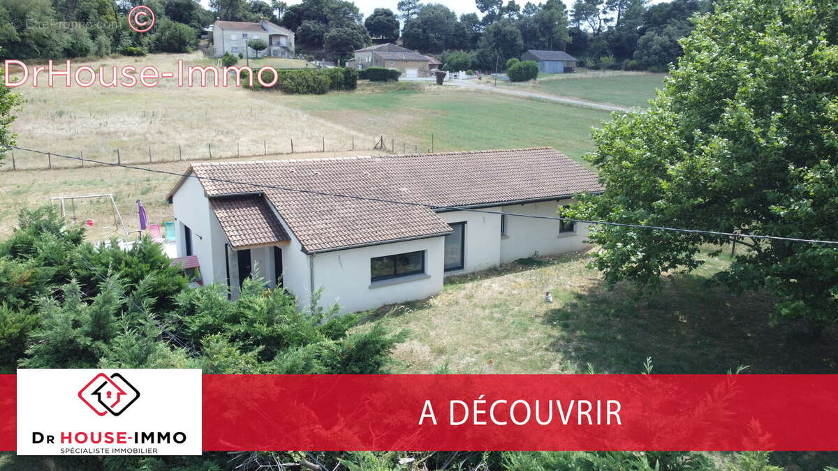 Maison à MONTELEGER