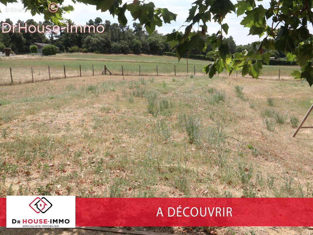 Maison à MONTELEGER