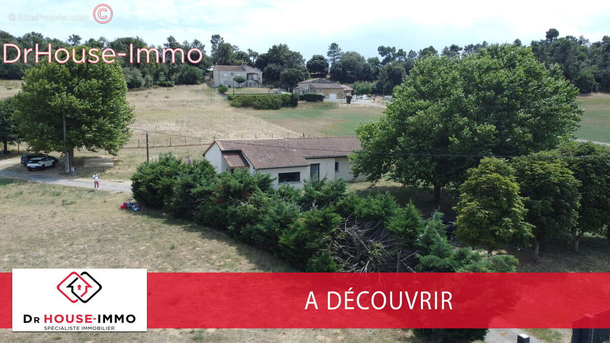 Maison à MONTELEGER