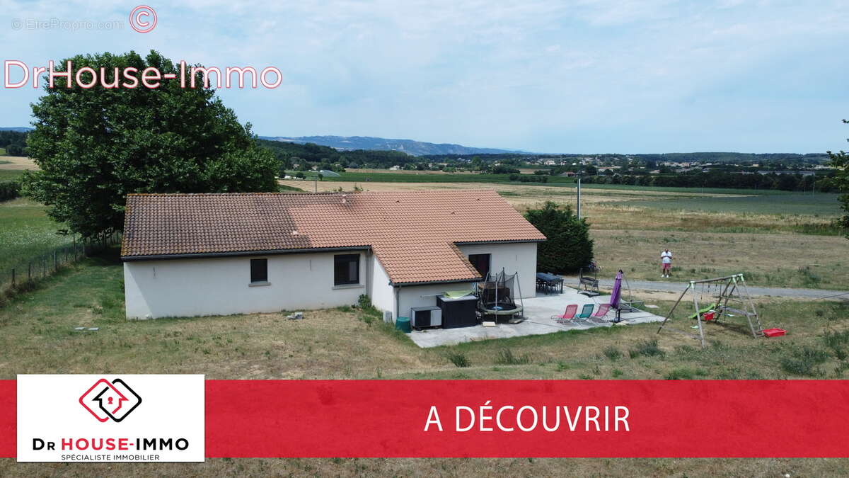 Maison à MONTELEGER