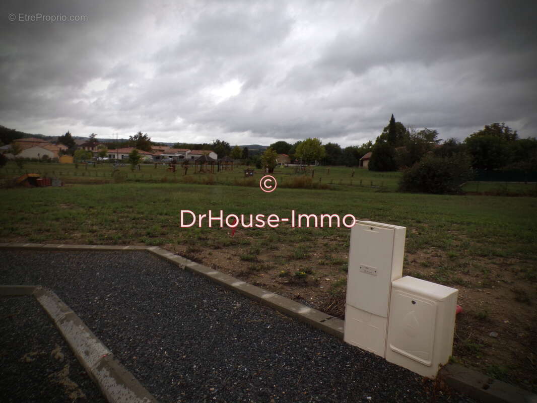 Terrain à SAINT-GAUZENS