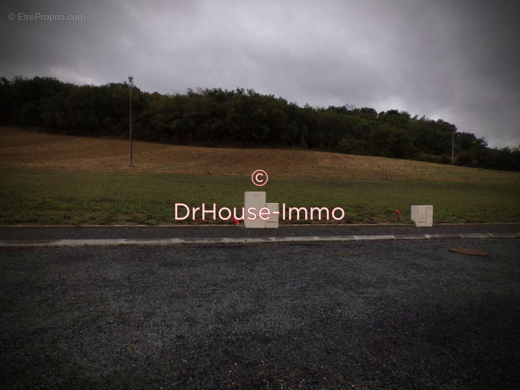 Terrain à SAINT-GAUZENS