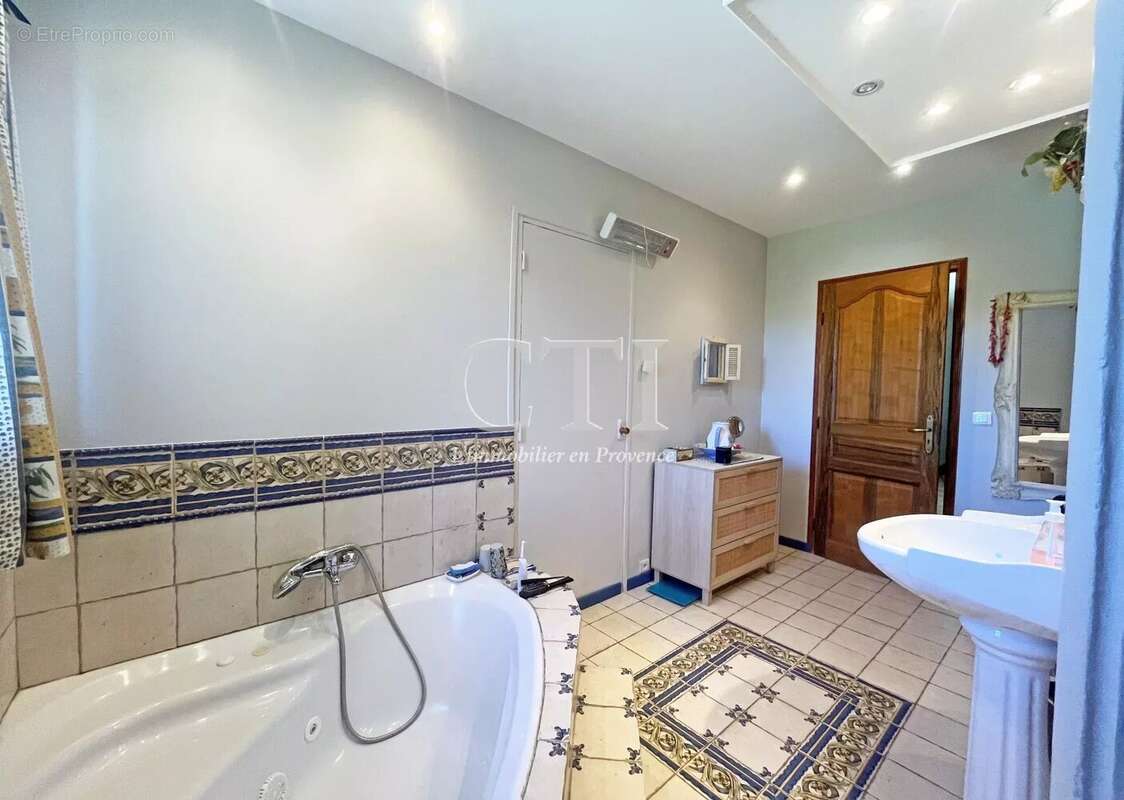 Maison à VAISON-LA-ROMAINE