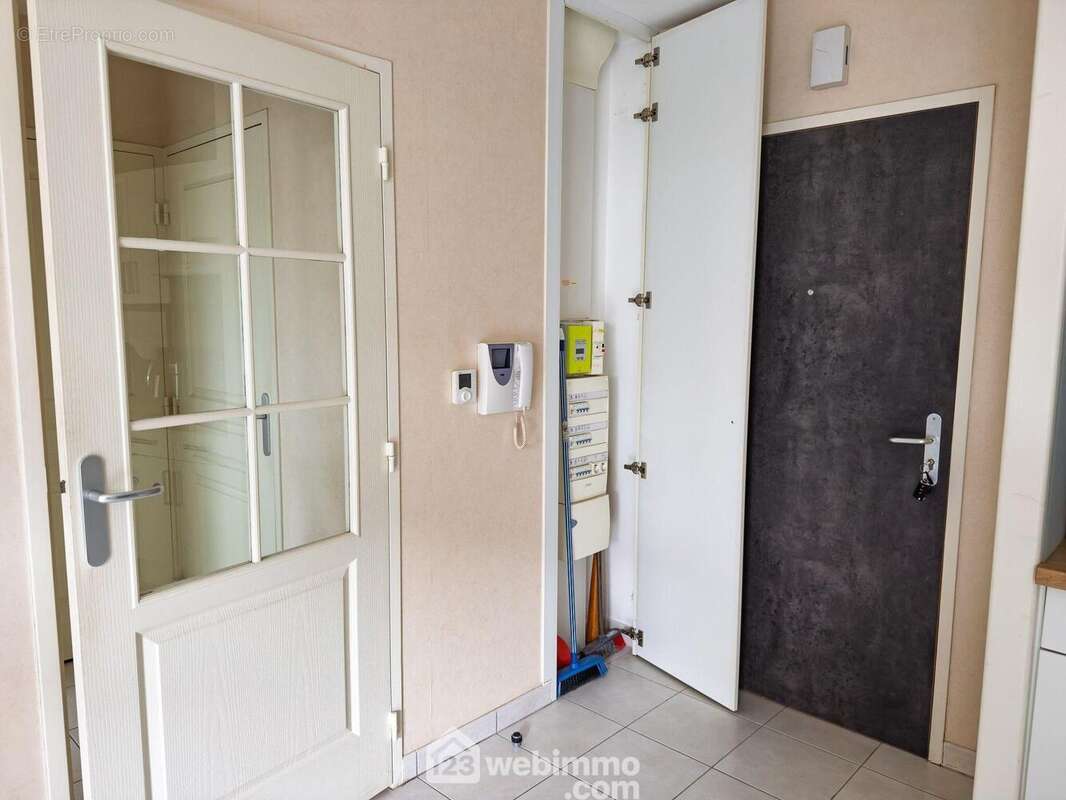 D&#039;une surface de 48m², il se compose... - Appartement à ANGERS