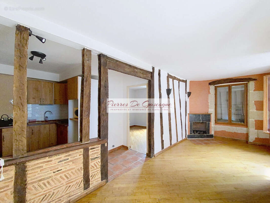 tua00006 - Maison à VIC-FEZENSAC