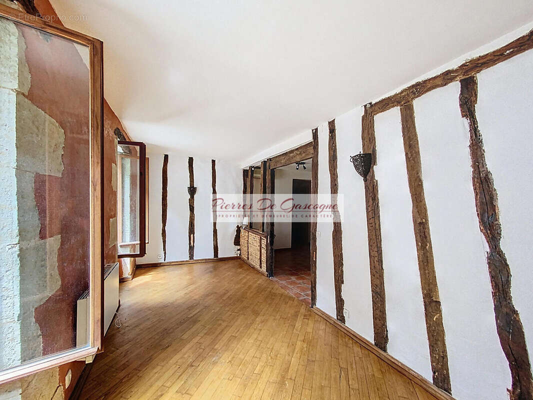 tua00007 - Maison à VIC-FEZENSAC