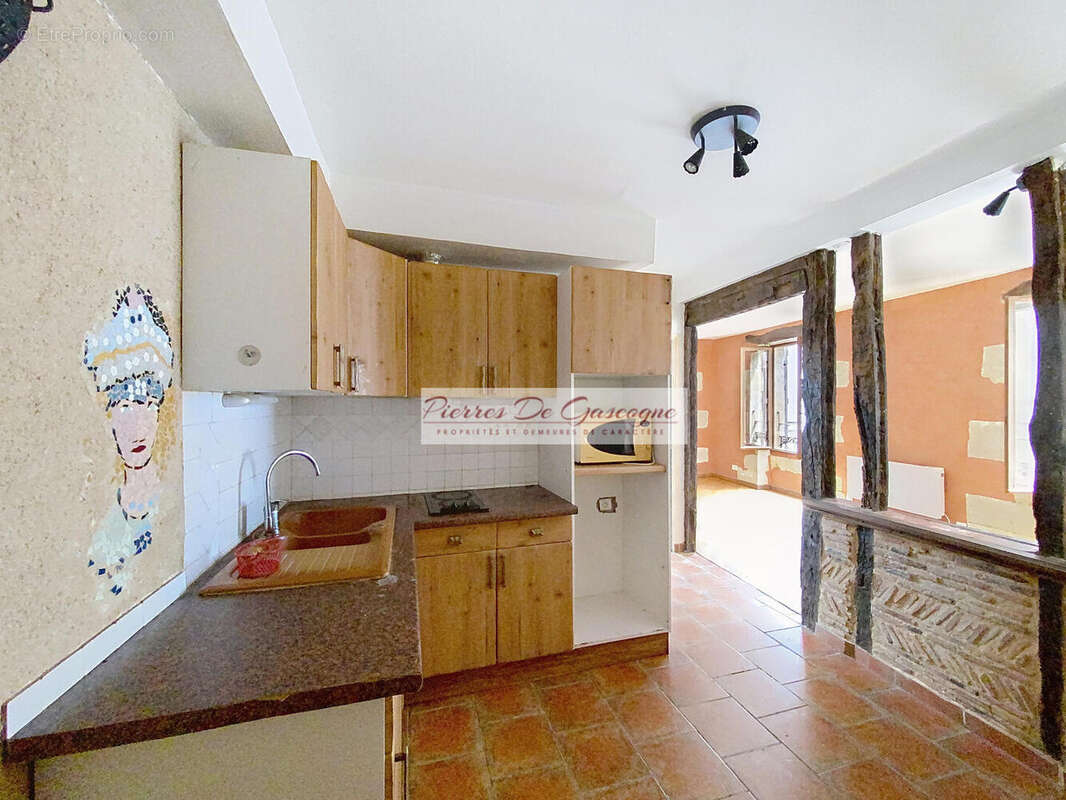 tua00008 - Maison à VIC-FEZENSAC