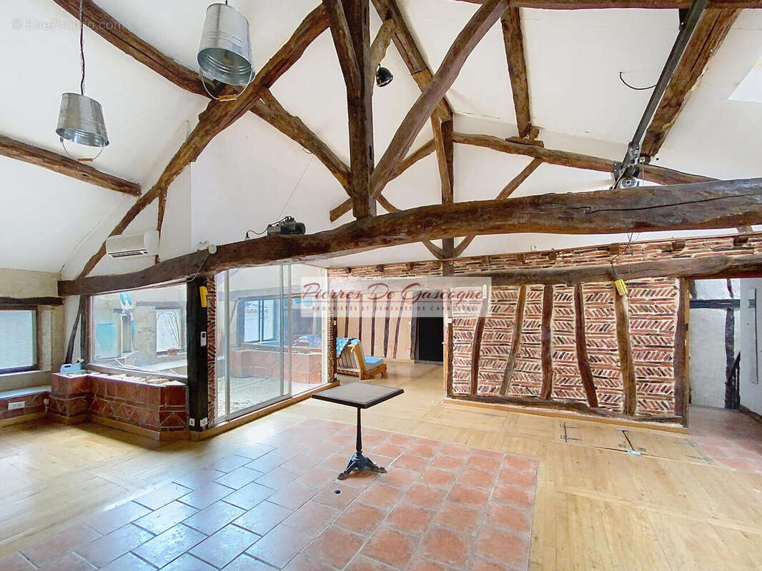 tua00009 - Maison à VIC-FEZENSAC