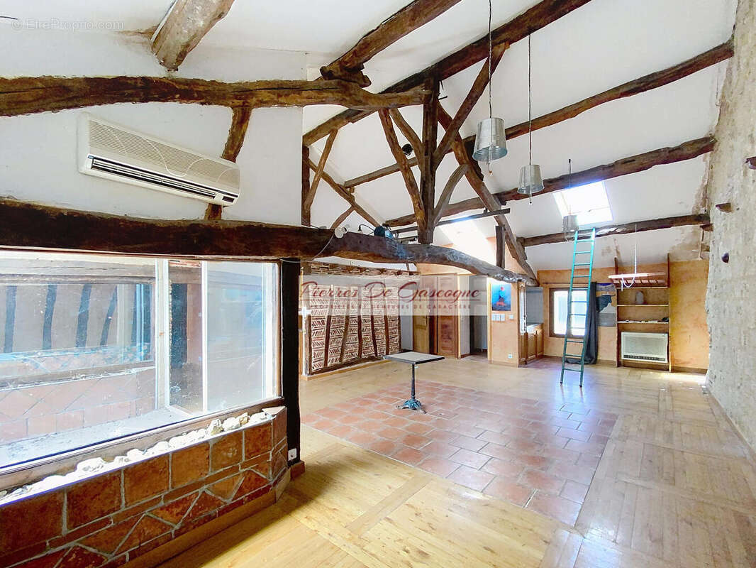 tua00010 - Maison à VIC-FEZENSAC