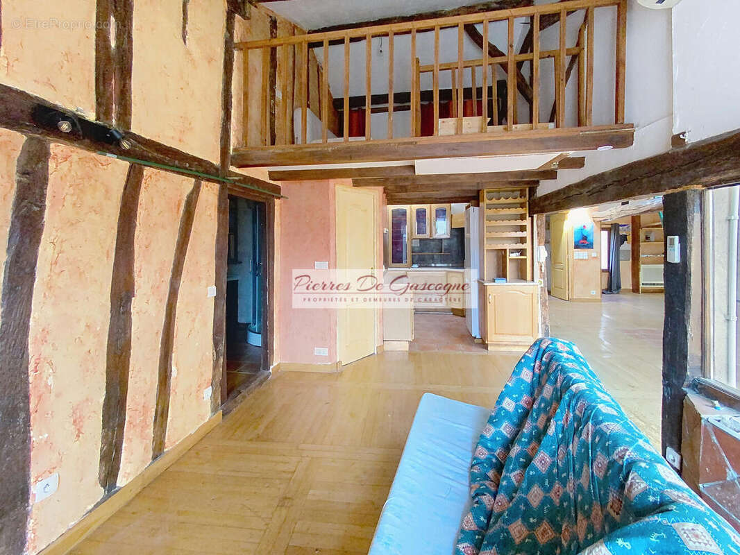 tua00012 - Maison à VIC-FEZENSAC