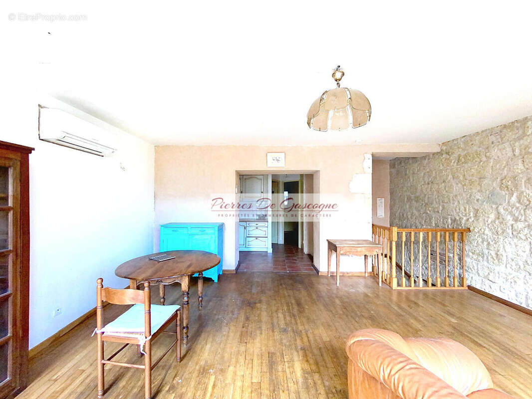 tua00016 - Maison à VIC-FEZENSAC