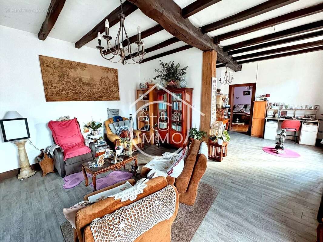 Maison à SAINT-PIERRE-D'EYRAUD