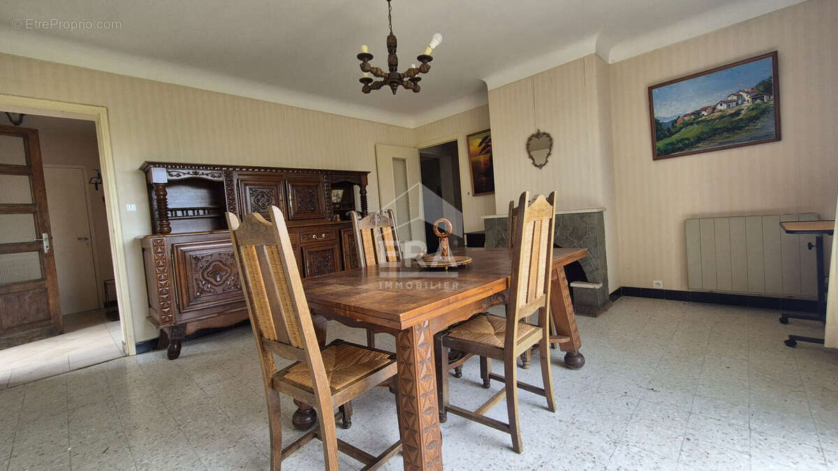 Maison à CASTELNAU-RIVIERE-BASSE