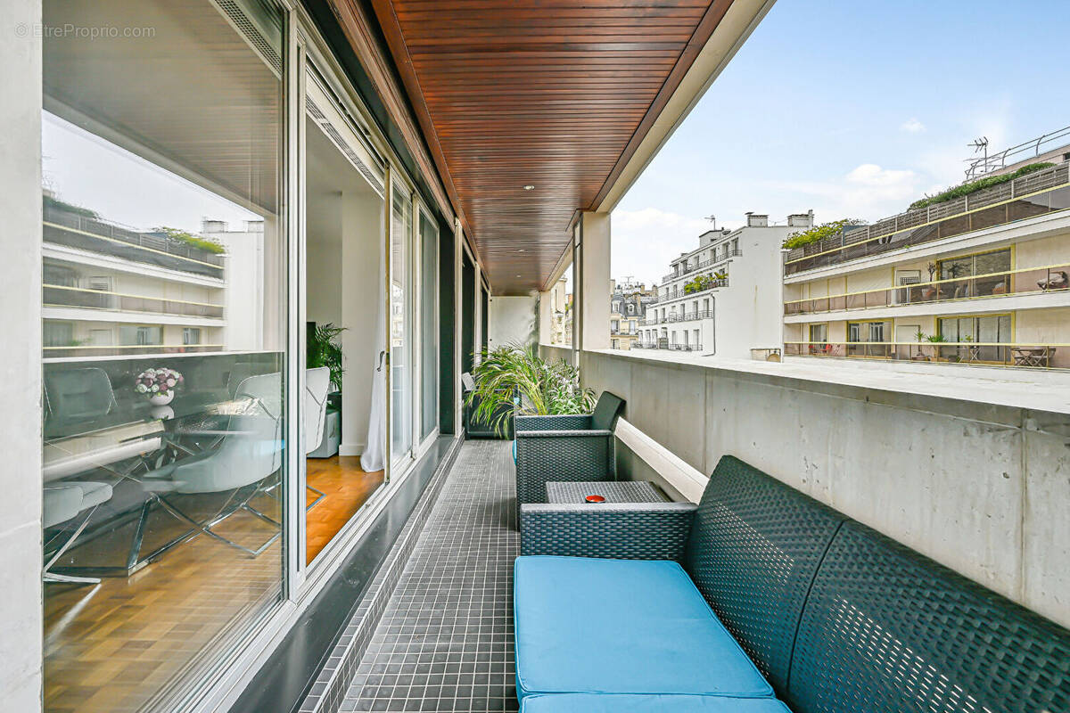 Appartement à PARIS-16E