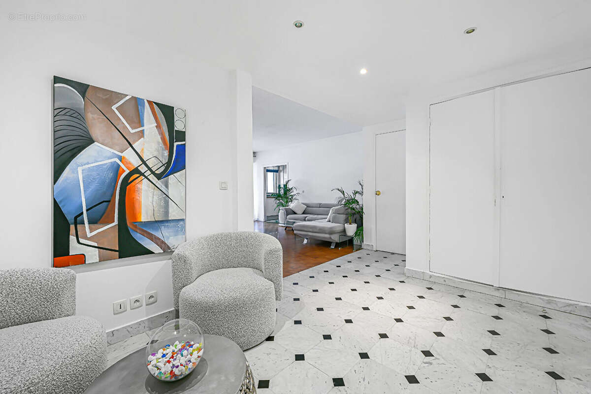 Appartement à PARIS-16E