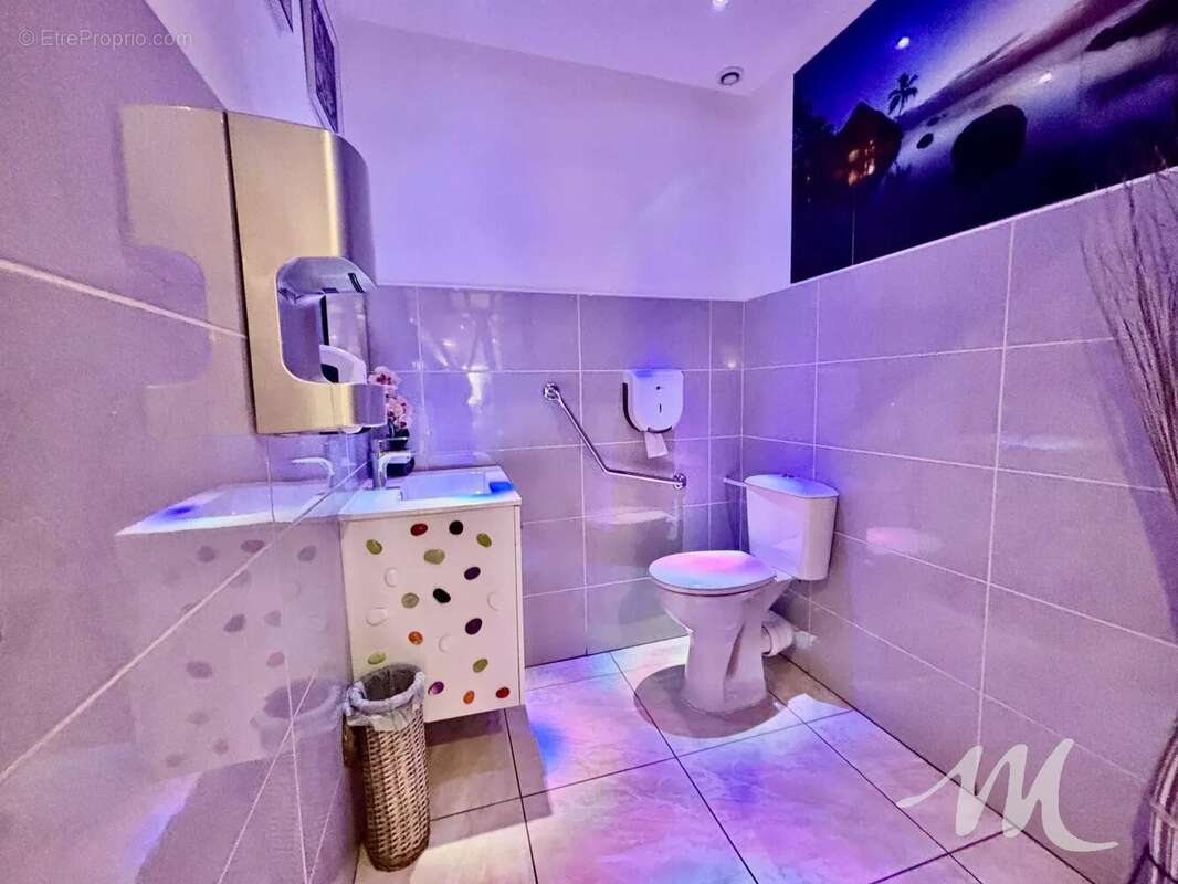 Commerce à SAINT-MAXIMIN-LA-SAINTE-BAUME