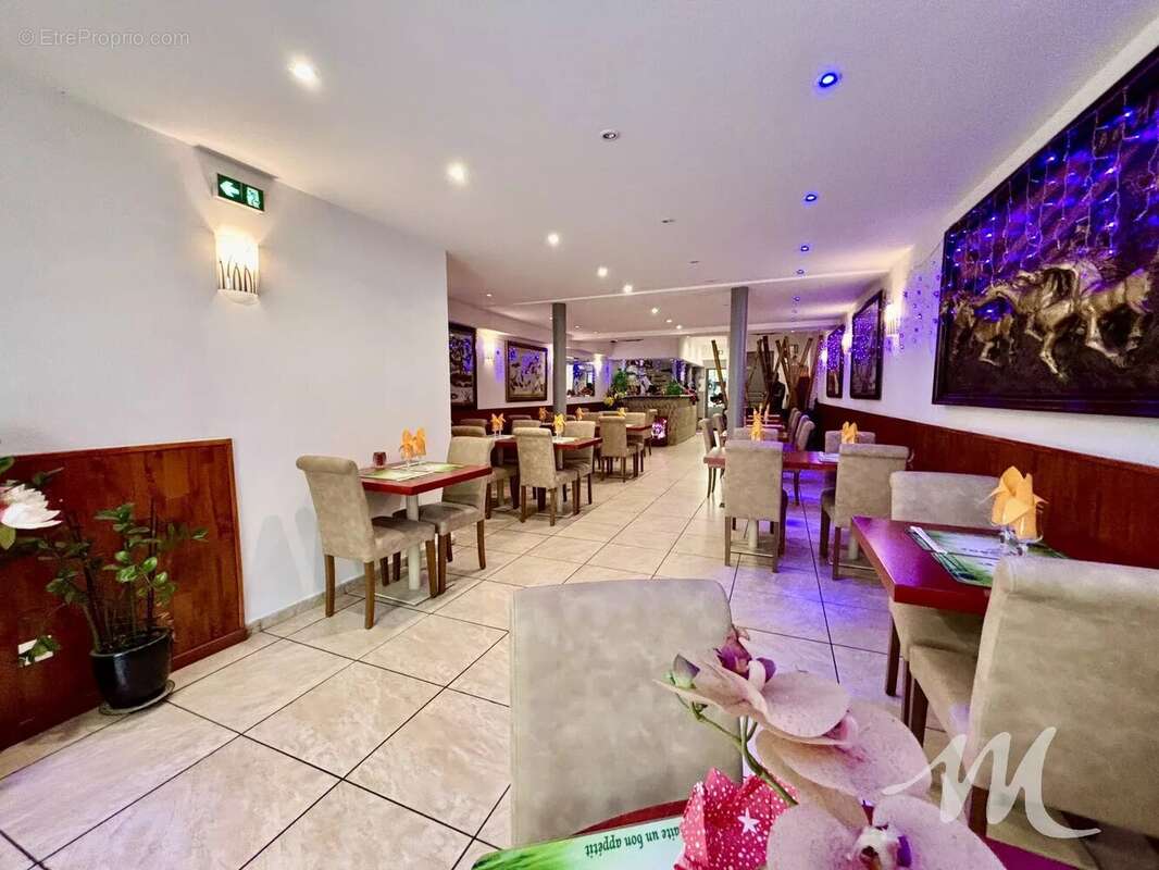 Commerce à SAINT-MAXIMIN-LA-SAINTE-BAUME