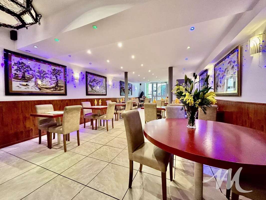 Commerce à SAINT-MAXIMIN-LA-SAINTE-BAUME