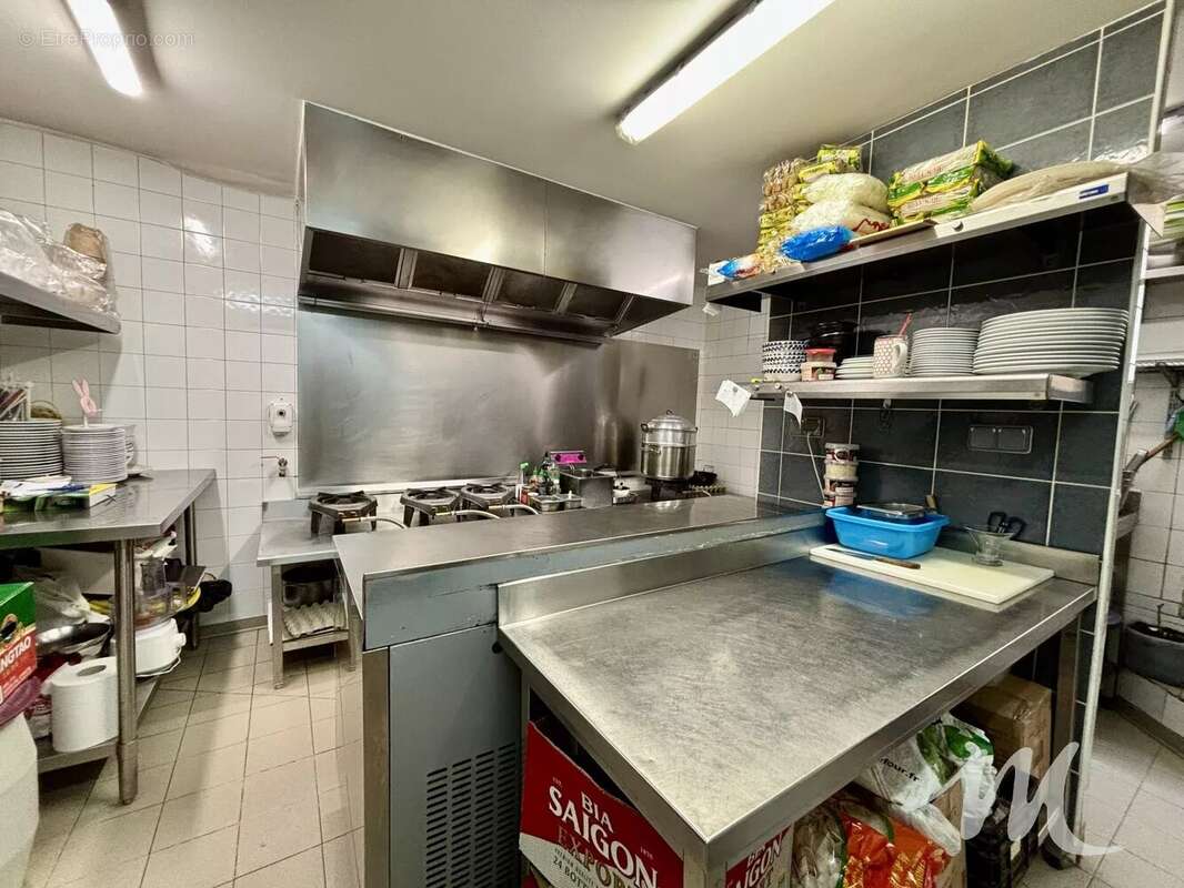 Commerce à SAINT-MAXIMIN-LA-SAINTE-BAUME