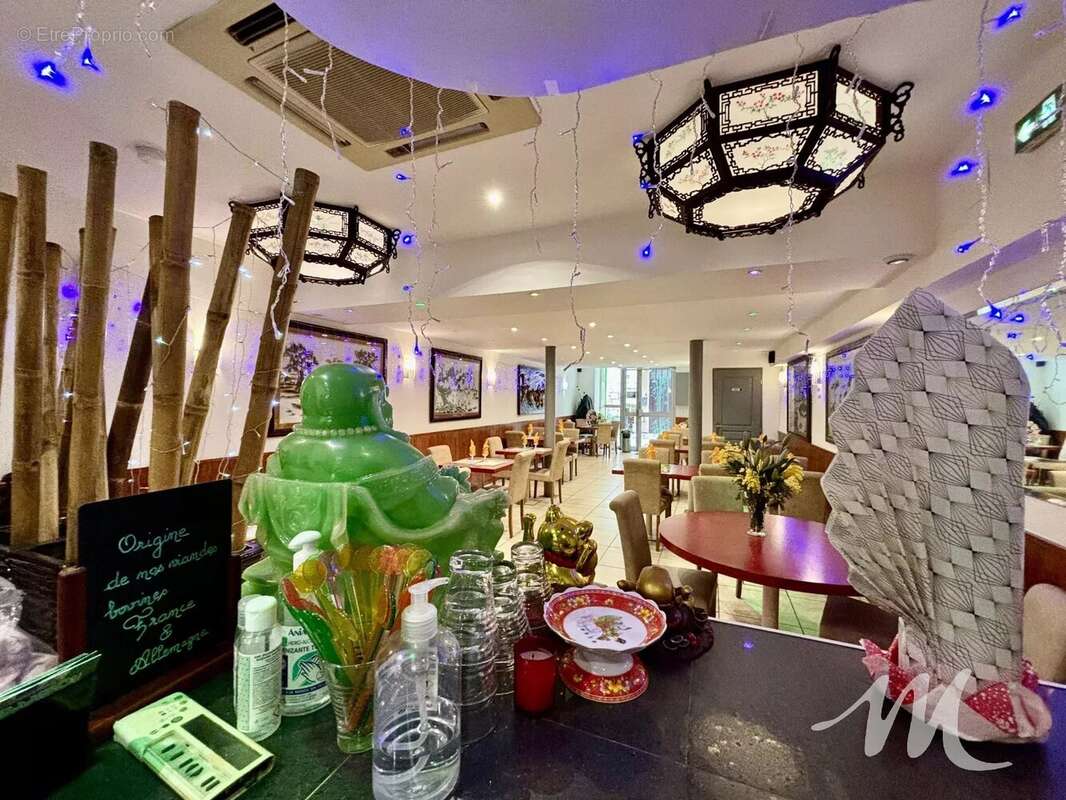 Commerce à SAINT-MAXIMIN-LA-SAINTE-BAUME