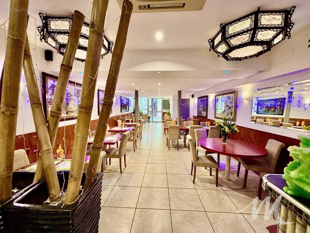 Commerce à SAINT-MAXIMIN-LA-SAINTE-BAUME