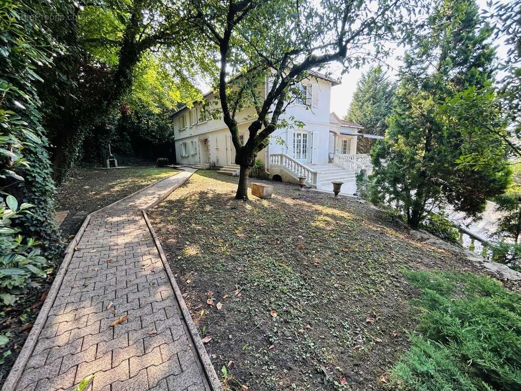 Maison à SAINT-ETIENNE