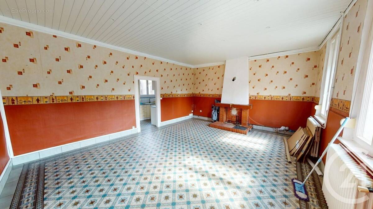 Maison à MONTBREHAIN